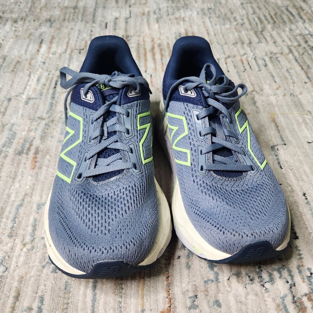 New Balance Fresh Foam Sneaker Size 9 Grey trimmed in Green